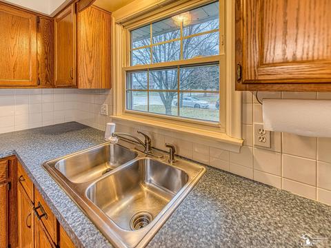 926 Lavender, Monroe, MI 48162 photo 4