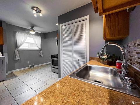 34469 Phyllis, Wayne, MI 48184 photo 9