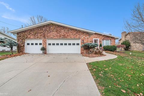 2467 Malibu, Fenton, MI 48430 photo 1