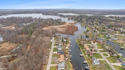 2467 Malibu, Fenton, MI 48430 photo 49