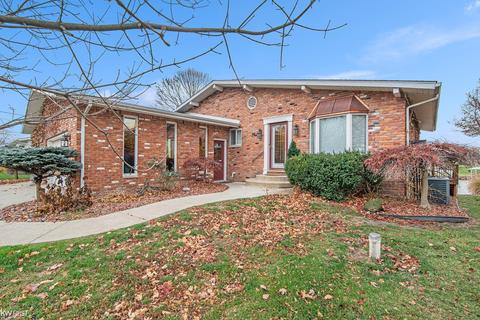 2467 Malibu, Fenton, MI 48430 photo 3