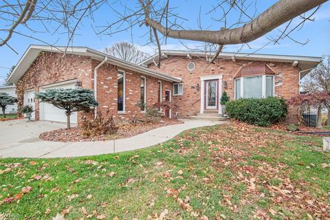2467 Malibu, Fenton, MI 48430 photo 2