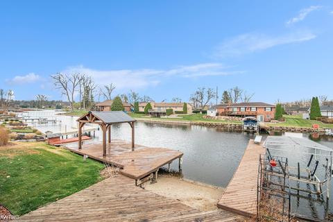 2467 Malibu, Fenton, MI 48430 photo 11