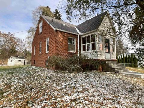 1050 Smith St, Algonac, MI 48001 photo 3