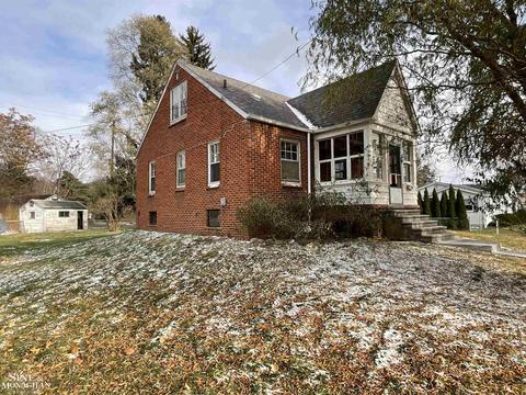 1050 Smith St, Algonac, MI 48001 photo 4