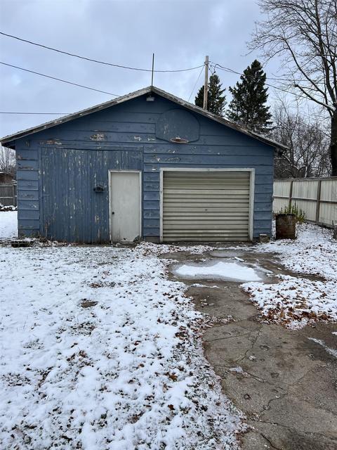 215 E Beech, Gladwin, MI 48624 photo 2