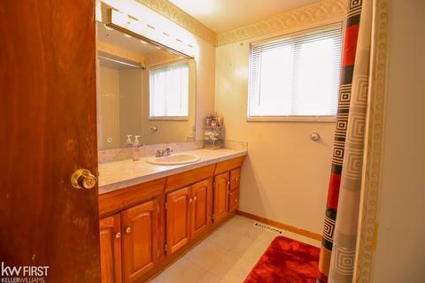 3200 Jacque St, Flint, MI 48532 photo 22