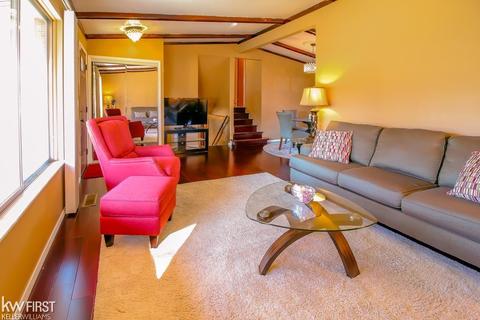 3200 Jacque St, Flint, MI 48532 photo 8