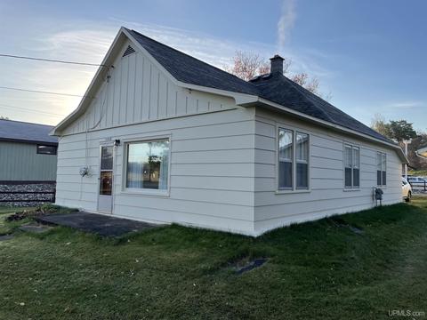 3915 W Main, Loretto, MI 49852