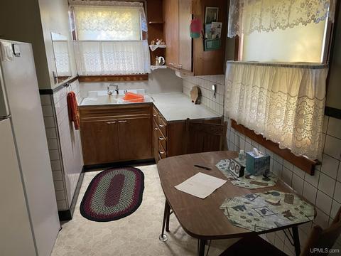3915 W Main, Loretto, MI 49852 photo 3