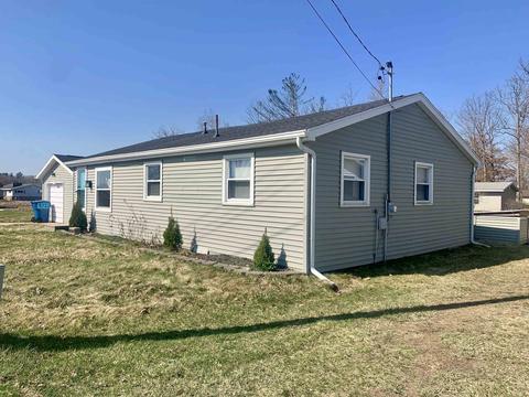 5722 Island Dr, Beaverton, MI 48612