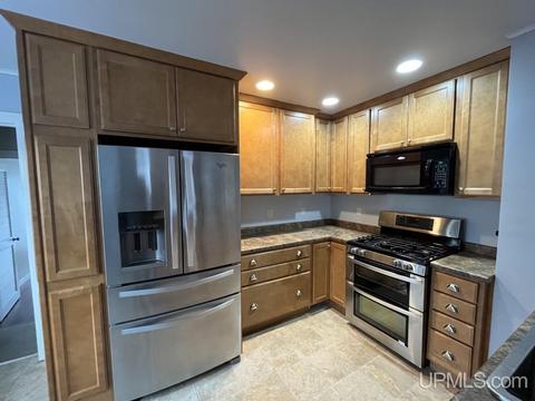 816 S 16th St, Escanaba, MI 49829 photo 7