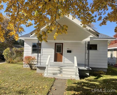 816 S 16th St, Escanaba, MI 49829 photo 4