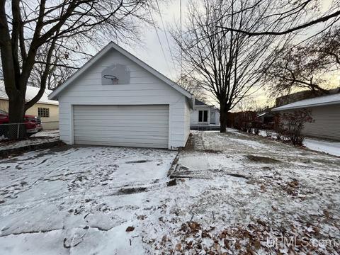 816 S 16th St, Escanaba, MI 49829 photo 2