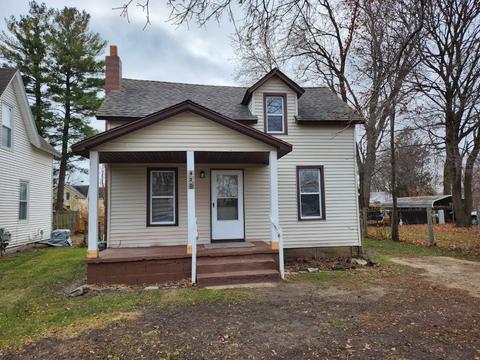 420 E Beech, Gladwin, MI 48624 photo 1