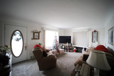 916 Gerald St, Flushing, MI 48433 photo 2