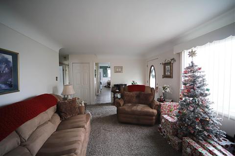 916 Gerald St, Flushing, MI 48433 photo 3