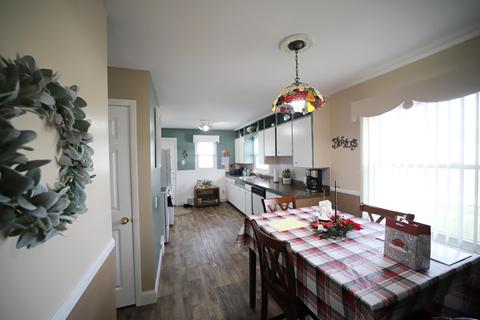 916 Gerald St, Flushing, MI 48433 photo 5