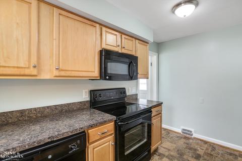 1466 Hampton, Grosse Pointe Woods, MI 48236 photo 3