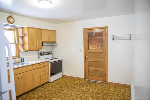 130 Seilo, Ishpeming, MI 49849 photo 3
