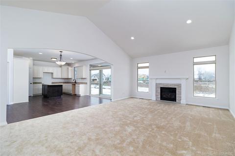 17847 Rodriguez Dr, Macomb, MI 48042 photo 11