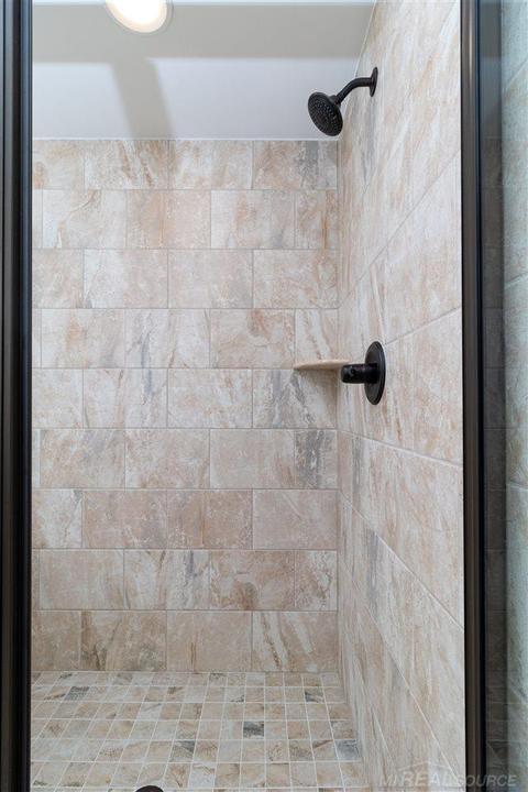 17847 Rodriguez Dr, Macomb, MI 48042 photo 24