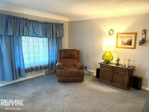 19095 Ash Ave, Eastpointe, MI 48021 photo 2