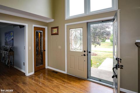 48311 Farah Dr, Macomb, MI 48044 photo 6
