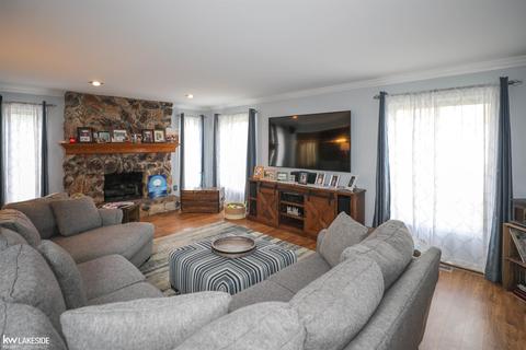 48311 Farah Dr, Macomb, MI 48044 photo 10
