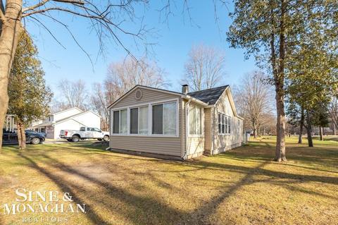 4160 Fruit St, Algonac, MI 48001 photo 2