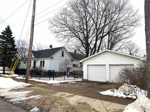 1129 Stephenson Ave, Escanaba, MI 49829 photo 2