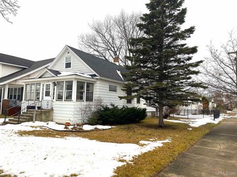 1129 Stephenson Ave, Escanaba, MI 49829 photo 1