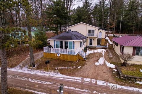 981 E Long Lake Dr, Harrison, MI 48625 photo 1