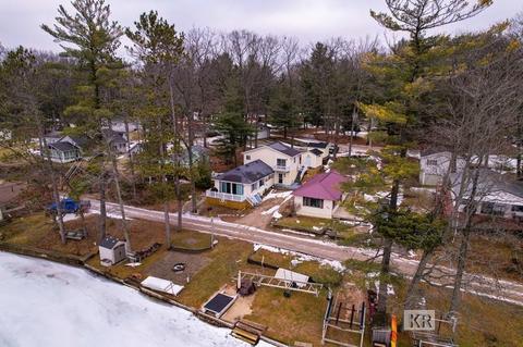 981 E Long Lake Dr, Harrison, MI 48625 photo 2