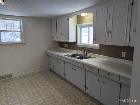 585 Stoneville, Ishpeming, MI 49849 photo 8