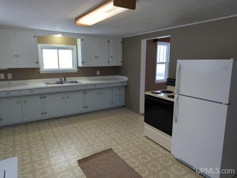 585 Stoneville, Ishpeming, MI 49849 photo 11