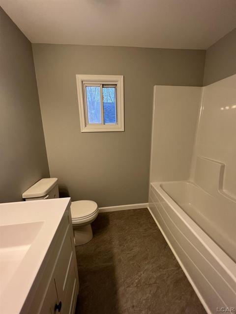 1524 E Vly, Adrian, MI 49221 photo 9