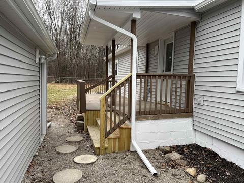 1524 E Vly, Adrian, MI 49221 photo 3
