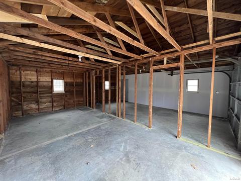 1524 E Vly, Adrian, MI 49221 photo 6