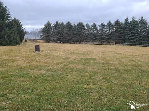 2846 Ashley Dr, Adrian, MI 49221 photo 4