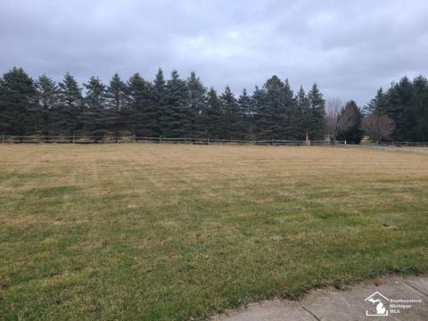 2846 Ashley Dr, Adrian, MI 49221 photo 3