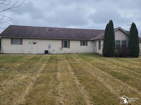 2846 Ashley Dr, Adrian, MI 49221 photo 2