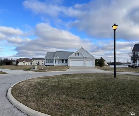 901 Plum Tree Cir, Monroe, MI 48161 photo 2