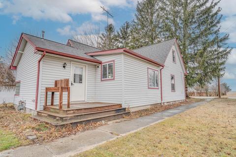 4894 Main St, Applegate, MI 48401 photo 1