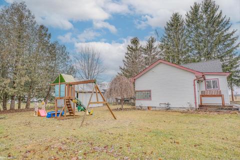4894 Main St, Applegate, MI 48401 photo 23