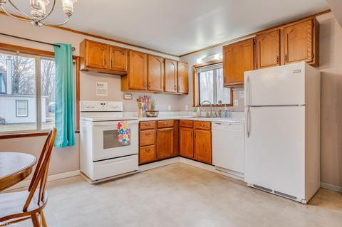 4894 Main St, Applegate, MI 48401 photo 14