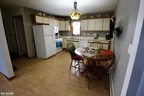 725 Washington, Algonac, MI 48001 photo 3