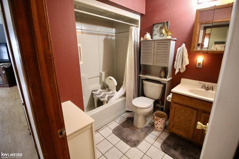 725 Washington, Algonac, MI 48001 photo 4