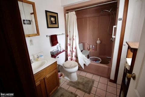725 Washington, Algonac, MI 48001 photo 6