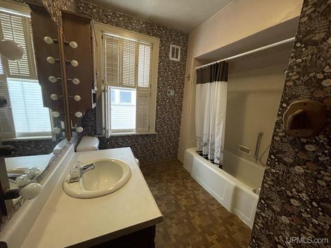 210 W Barnum, Ishpeming, MI 49849 photo 30